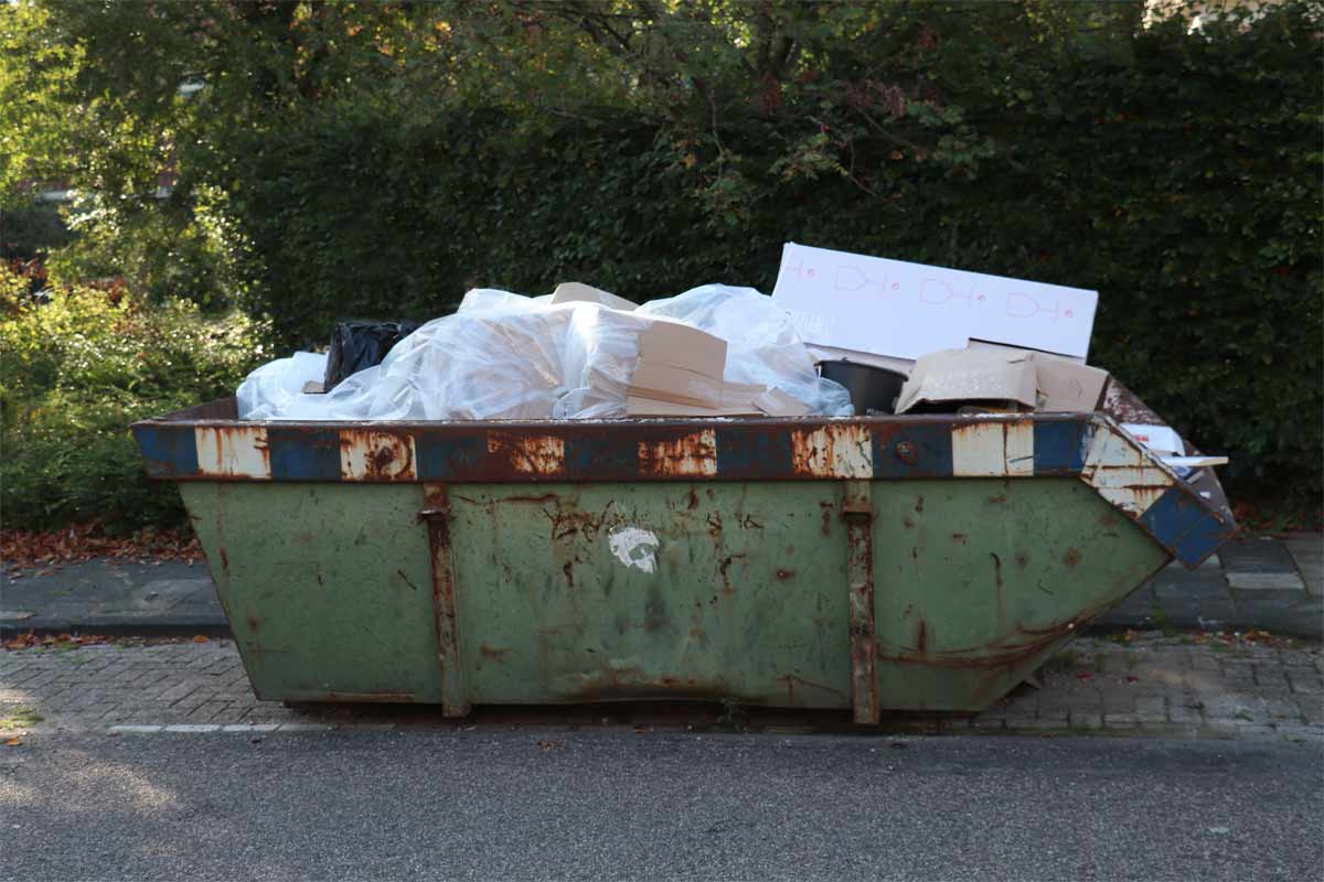 rubbish removal service versus skip bin hire